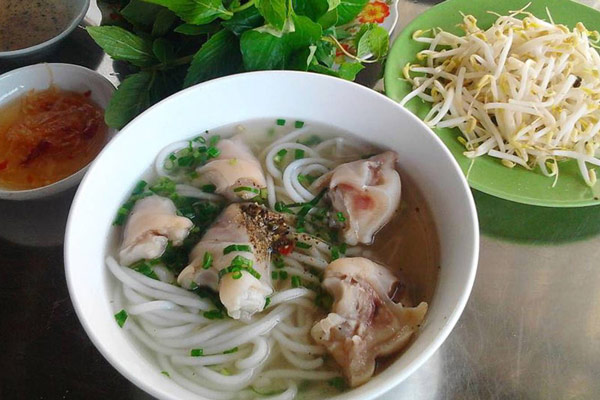 Le banh canh de Trang Bang - un plat typique de Tay Ninh