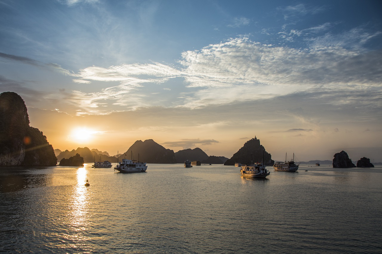 Croisière dans la baie d’Halong – l’un des sites du patrimoine mondial