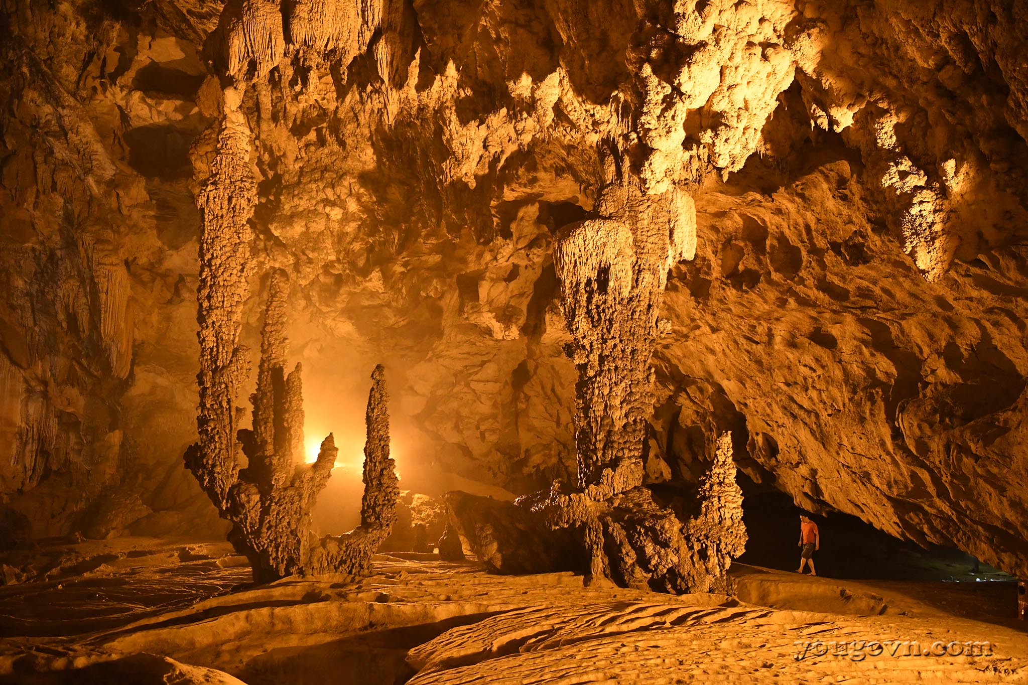 Explorez un monde majestueux dans la grotte de Nguom Ngao