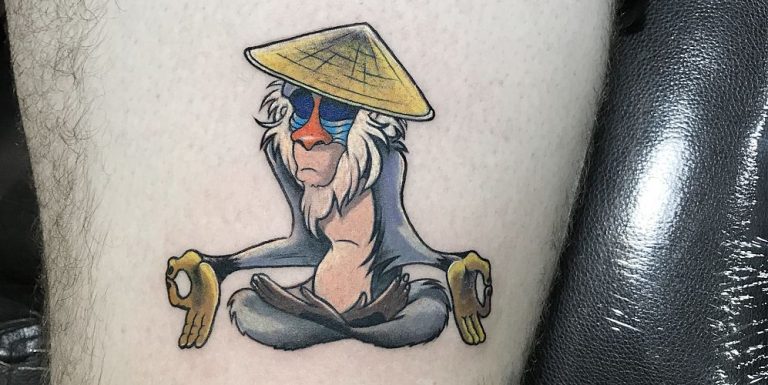 Position vietnamienne dessin de tatouage sur la jambe