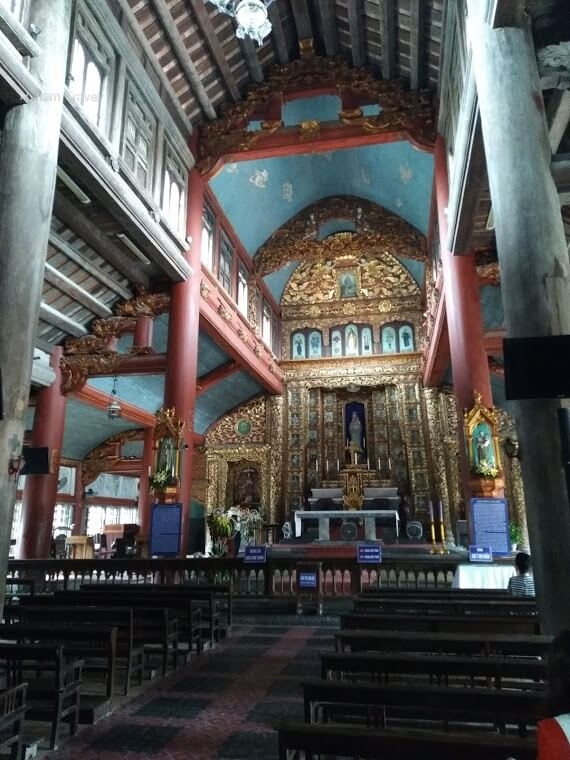 Chantier de construction entièrement réalisé à la main - Cathédrale de Phat Diem
