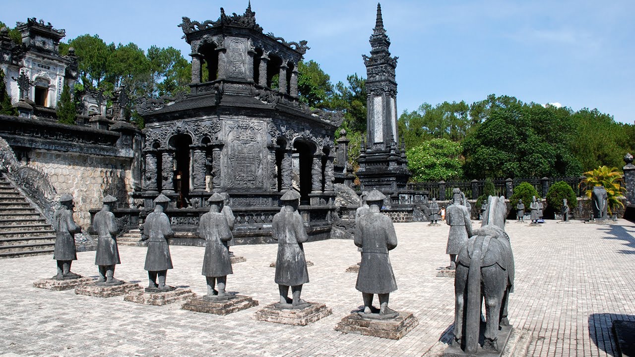 Introduction au tombeau Khai Dinh