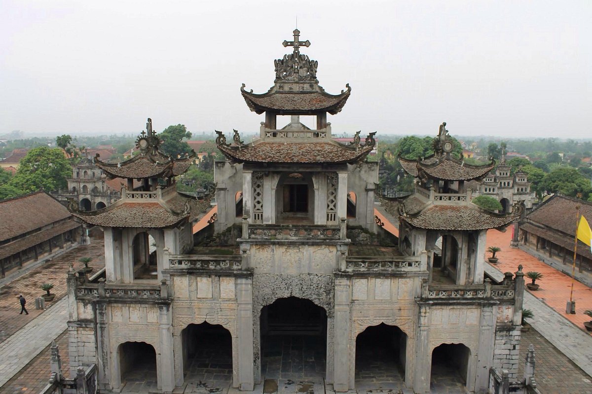 La cathédrale de Phat Diem pendant la guerre du Vietnam