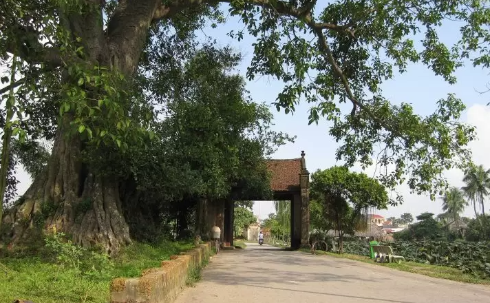 La porte du village de Mong Phu