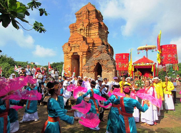 Le festival culturel spécial de la tour Po Nagar Nha Trang