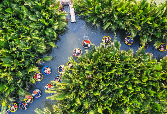 Les bateaux à panier de Hoi An dans la forêt de cocotiers