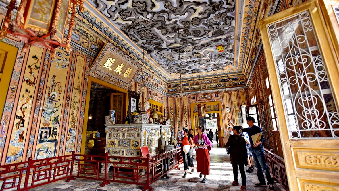 Palais Thien Dinh