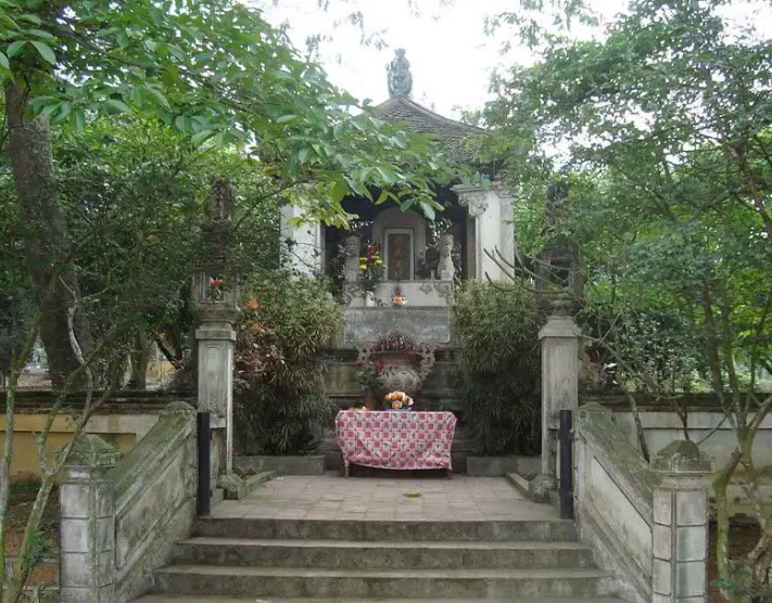 Temple et mausolée du roi Ngo Quyen
