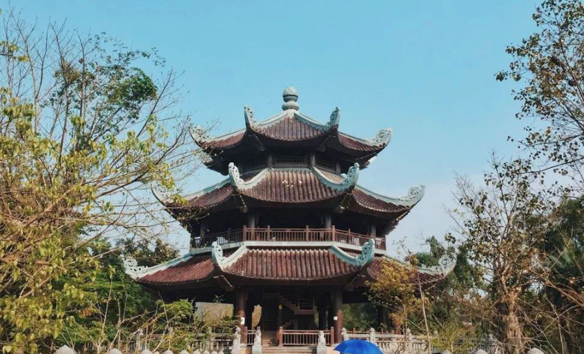 Tour de la cloche de la pagode de Bai Dinh