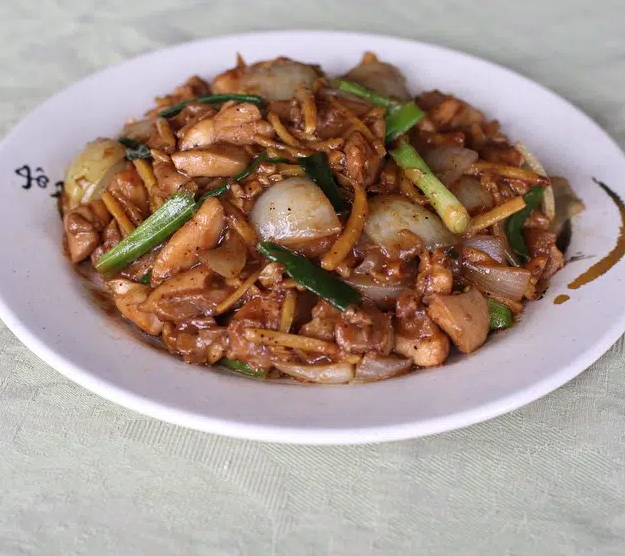 Chaa Kngiay Sach Moan (Gingembre frit avec du poulet)