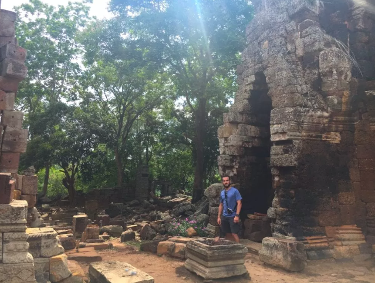 Explorez les ruines du temple Wat Banan
