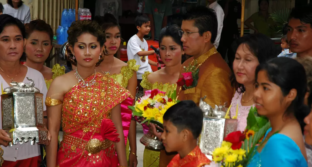 La cour et le mariage arrangé au Cambodge