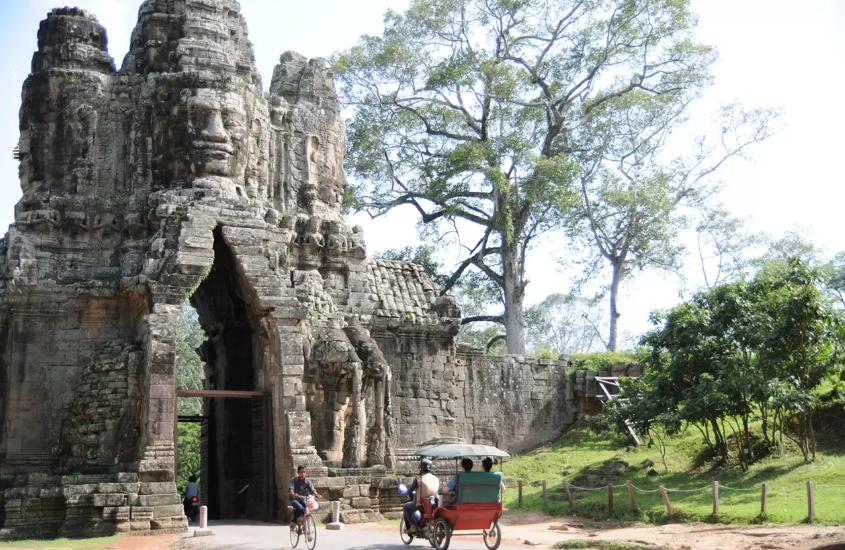 Regarder le lever de soleil à Angkor Wat en tuk tuk
